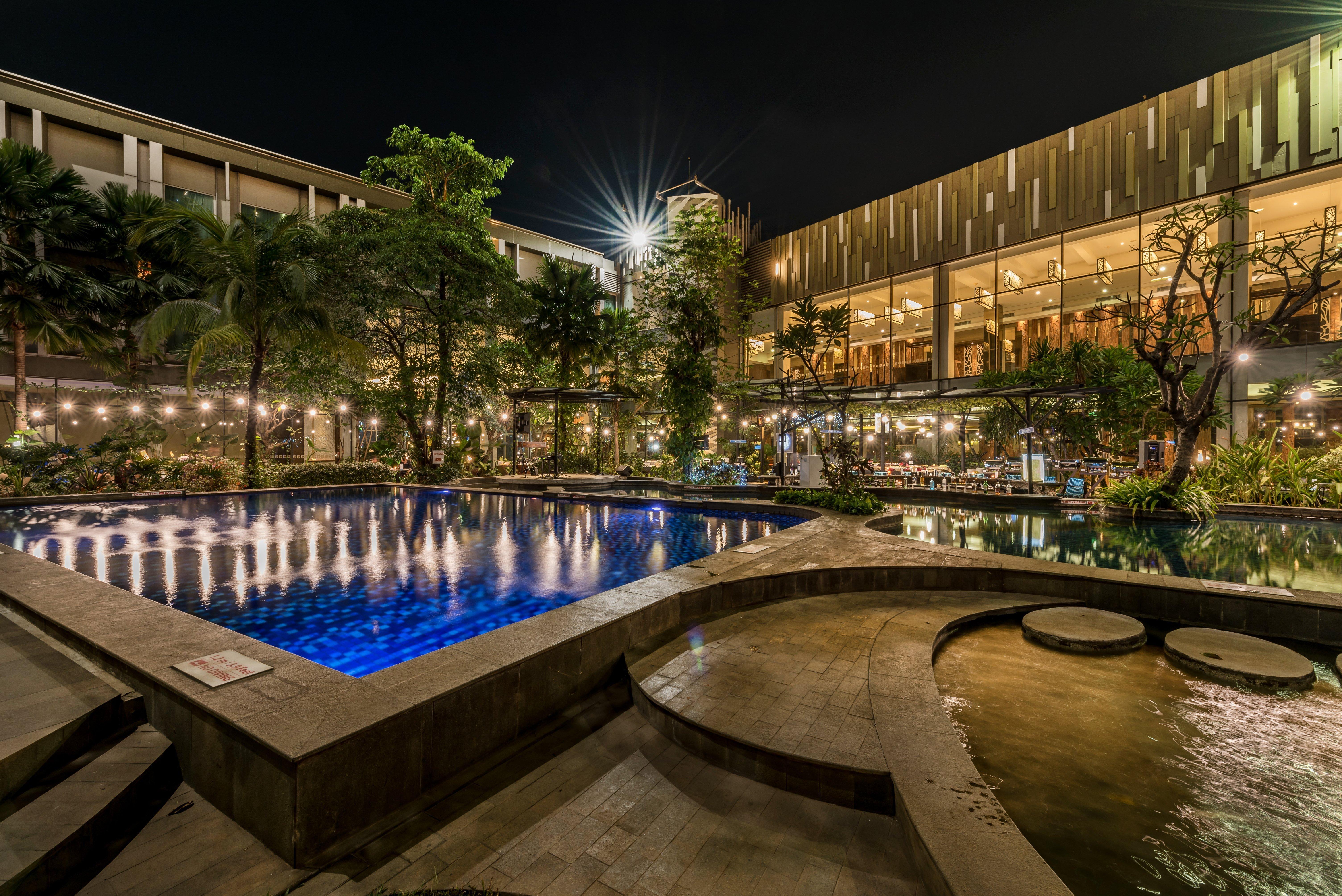 Holiday Inn Cikarang Jababeka, an IHG Hotel Exterior foto