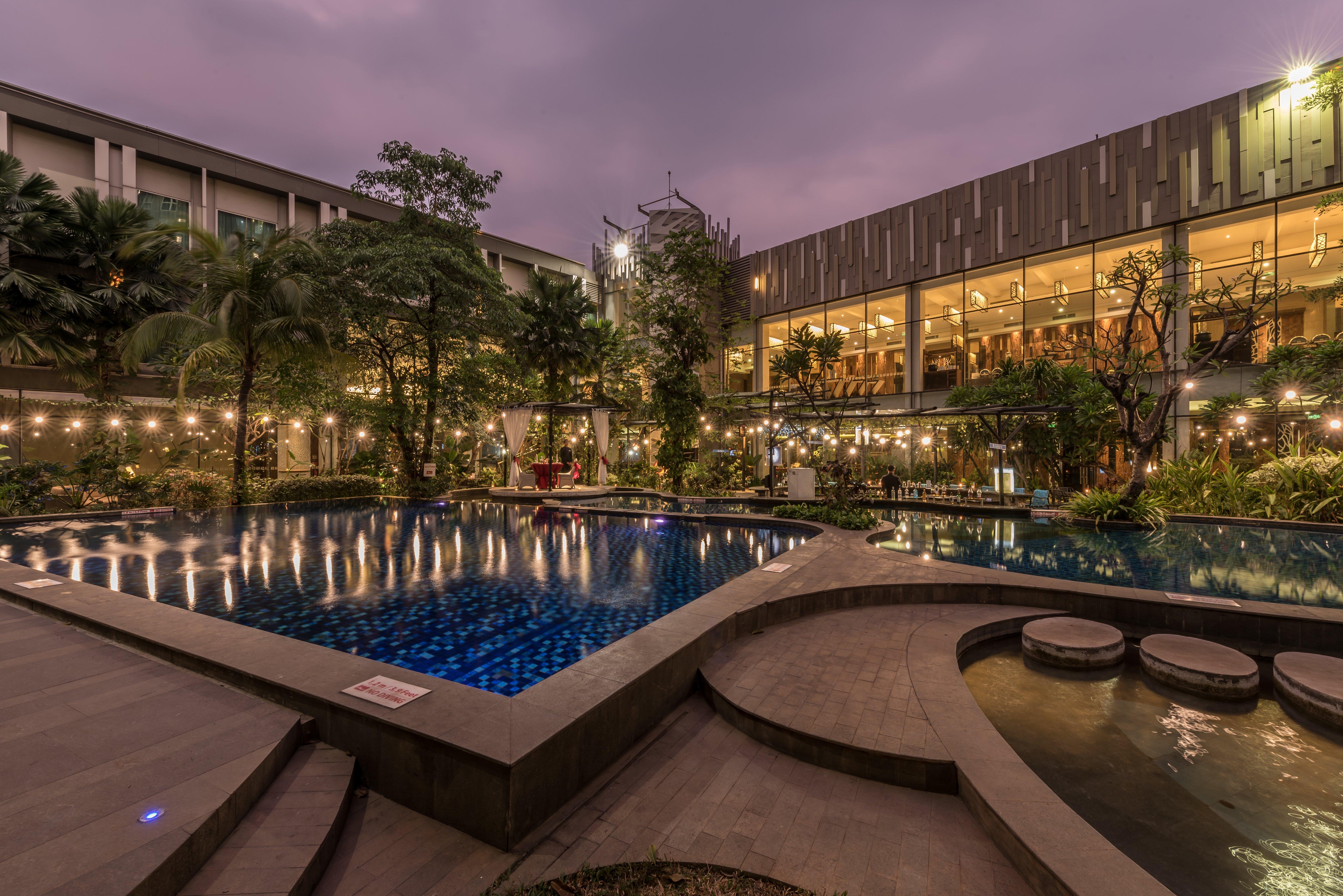Holiday Inn Cikarang Jababeka, an IHG Hotel Exterior foto