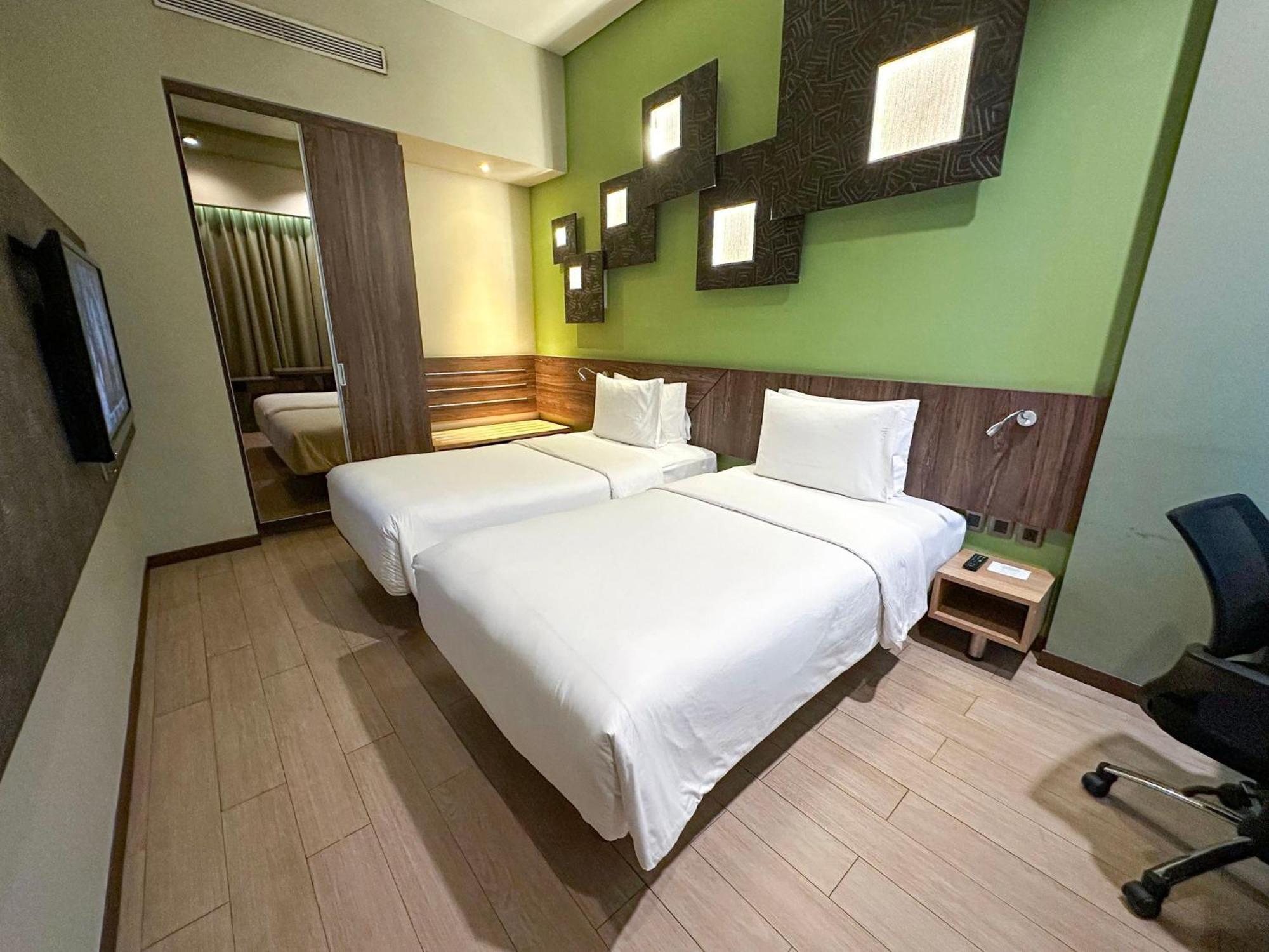 Holiday Inn Cikarang Jababeka, an IHG Hotel Exterior foto